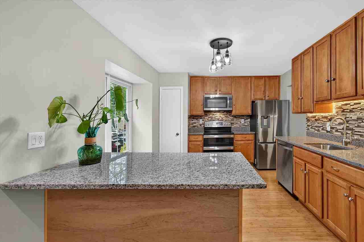 8346 Stationhouse Ct - Photo 2 of 21
