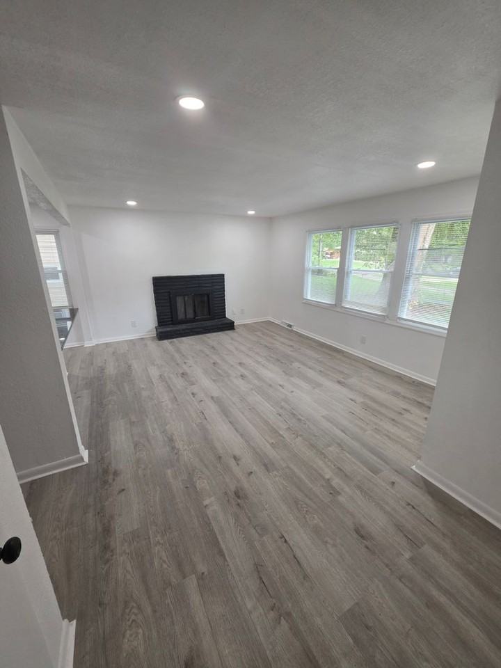 13512 W 90th Pl - Photo 2 of 16