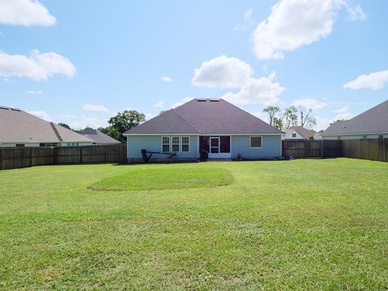3960 Landings Cir - Photo 3 of 43