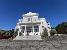 featured image of 10 School St