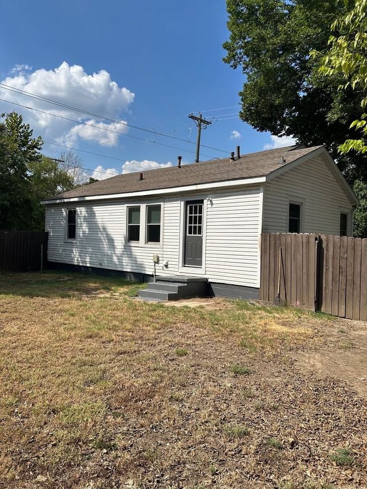 2365 W Wedington Dr - Photo 3 of 13