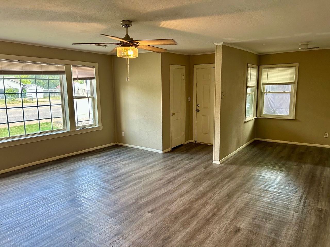 2365 W Wedington Dr - Photo 5 of 13