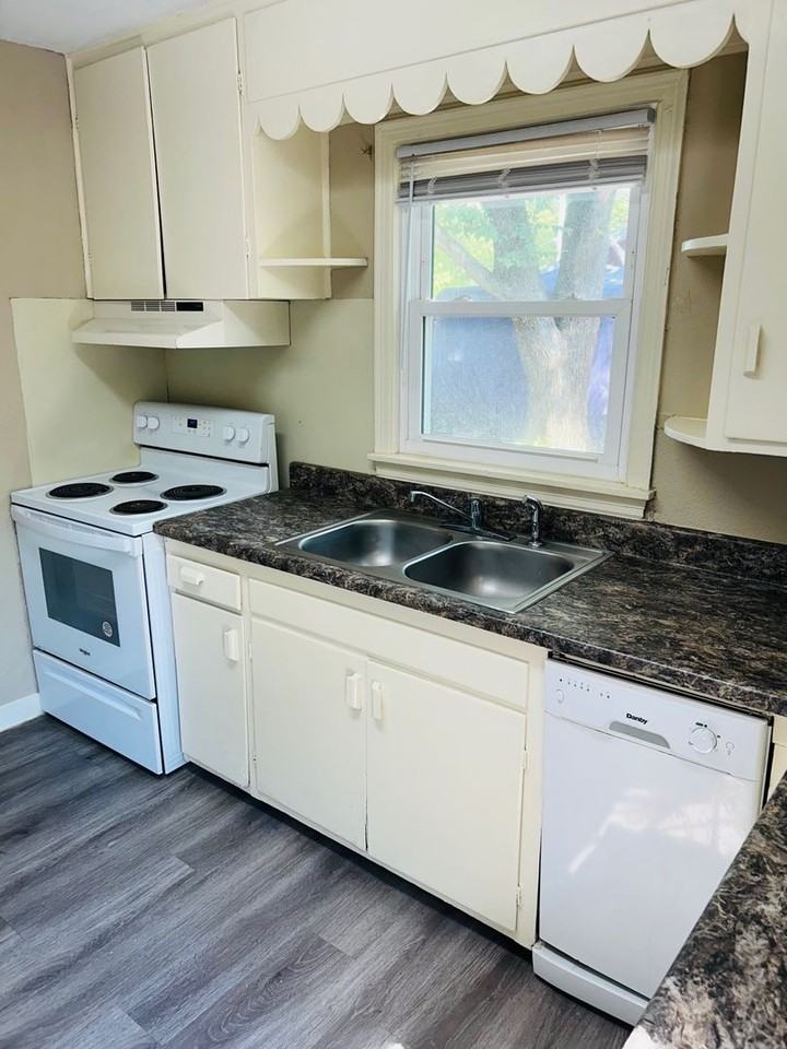 2365 W Wedington Dr - Photo 6 of 13