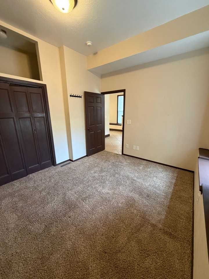 943 941- 943 W Granite - Photo 4 of 24