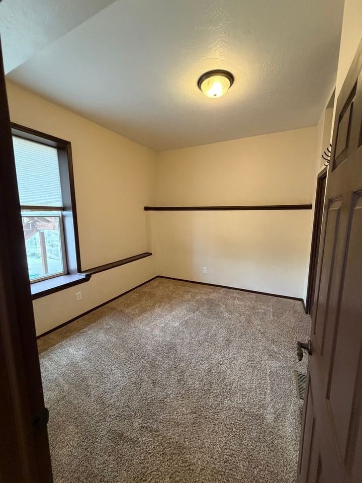 943 941- 943 W Granite - Photo 5 of 24