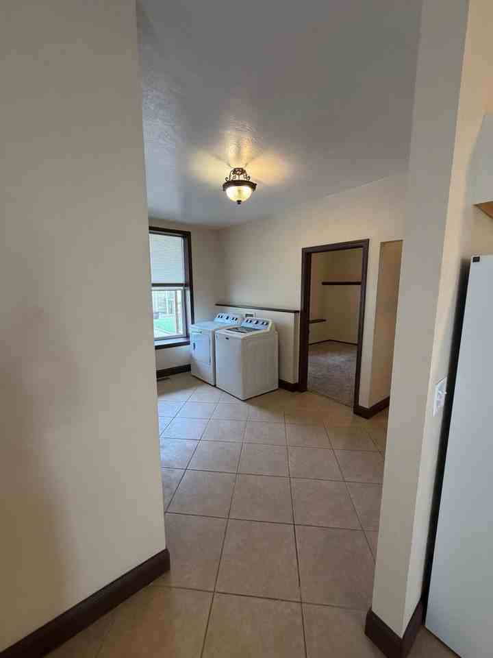 943 941- 943 W Granite - Photo 7 of 24