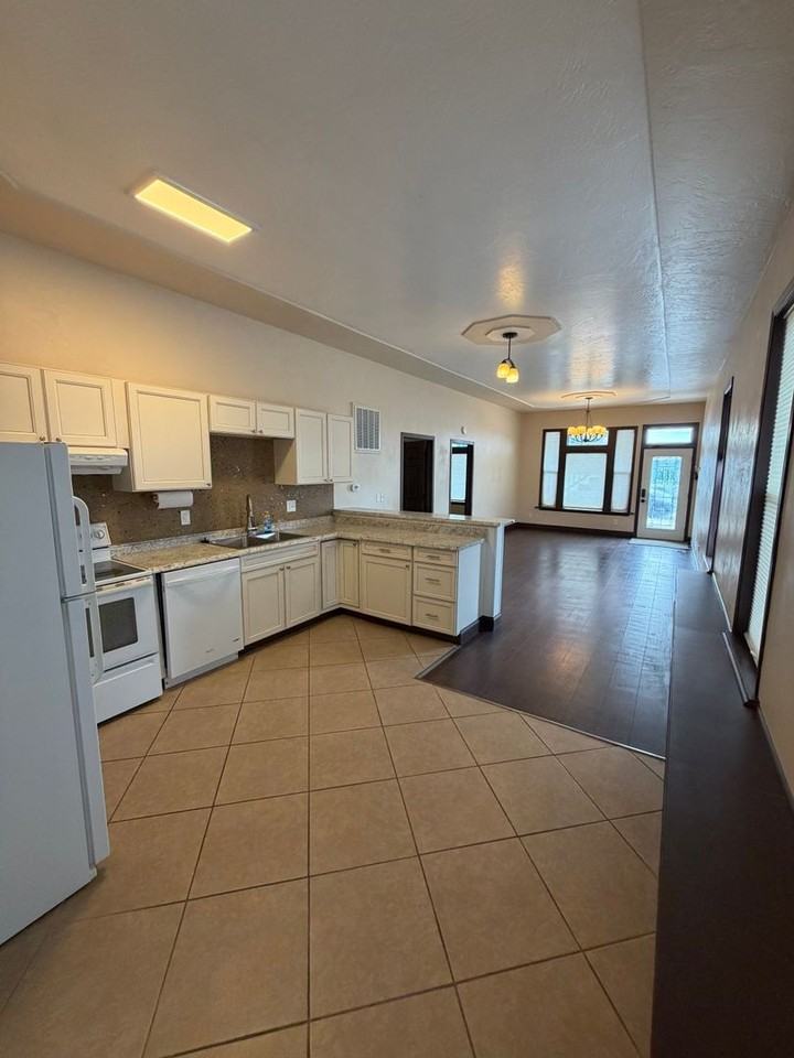943 941- 943 W Granite - Photo 6 of 24