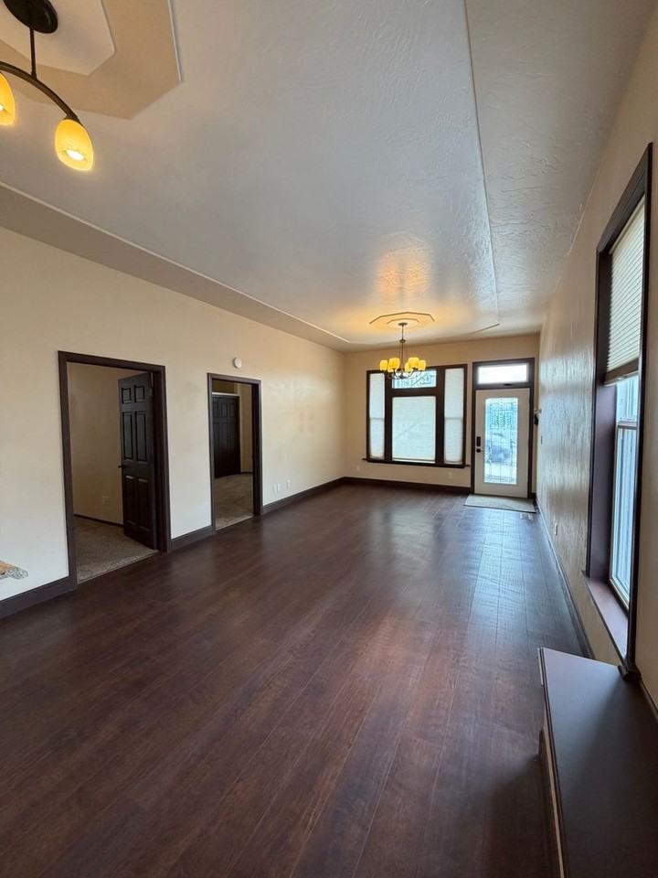 943 941- 943 W Granite - Photo 3 of 24