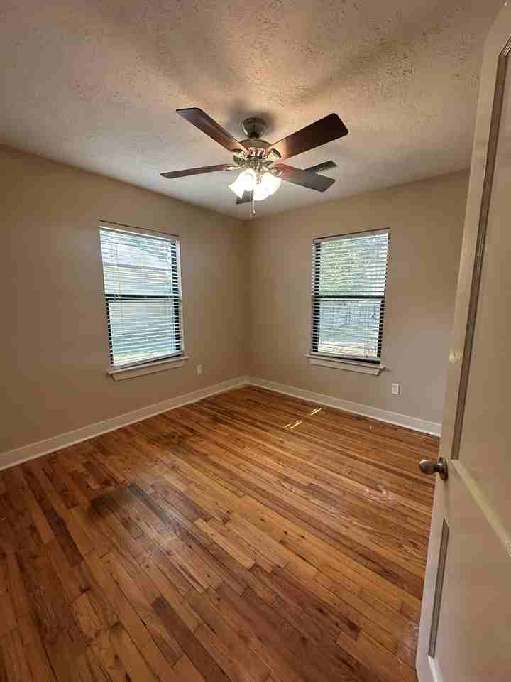 548 Cambria Avenue - Photo 2 of 11