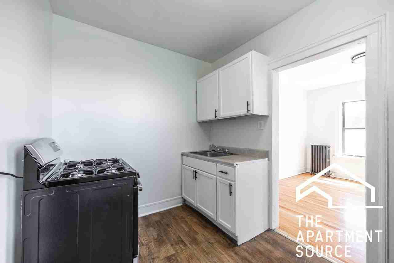 7351 N Damen Ave #14