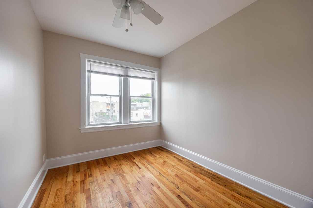 3050 W Berteau Ave #3 - Photo 4 of 7