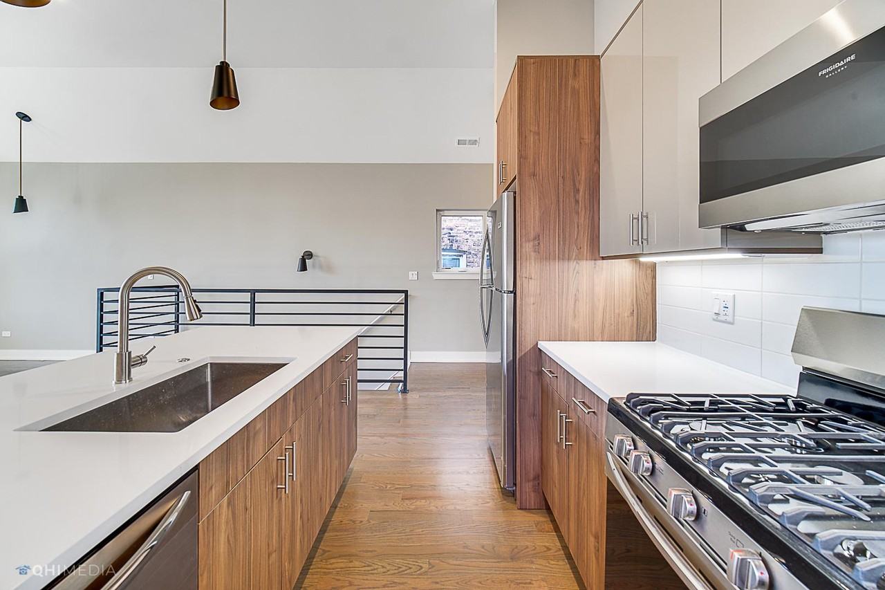1734 W Cullerton St #2 - Photo 2 of 20