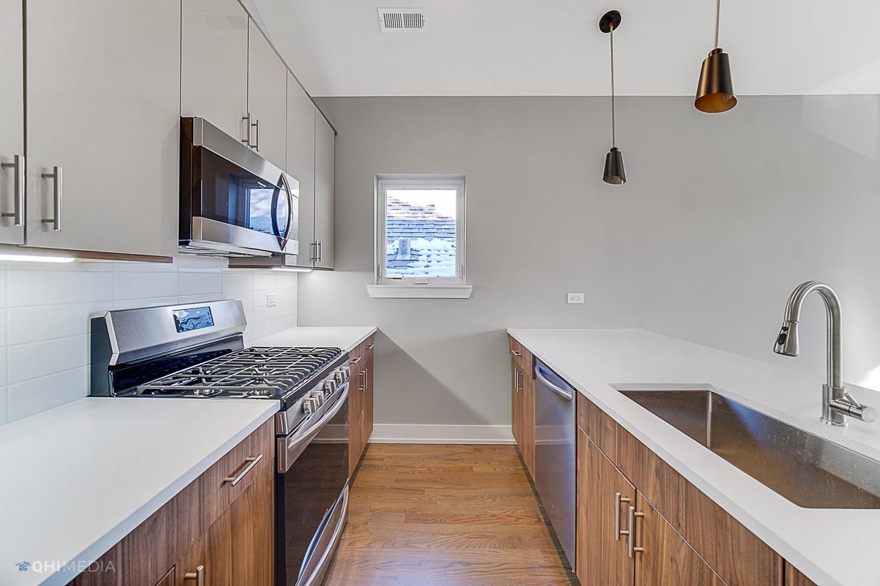 1734 W Cullerton St #2 - Photo 3 of 20