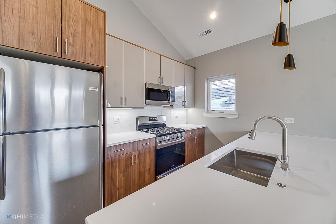 1734 W Cullerton St #2 - Photo 5 of 20