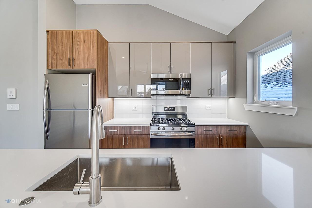 1734 W Cullerton St #2 - Photo 6 of 20