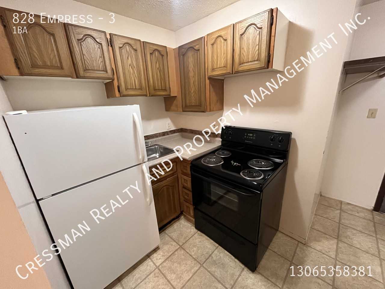 828 Empress St - Photo 2 of 11