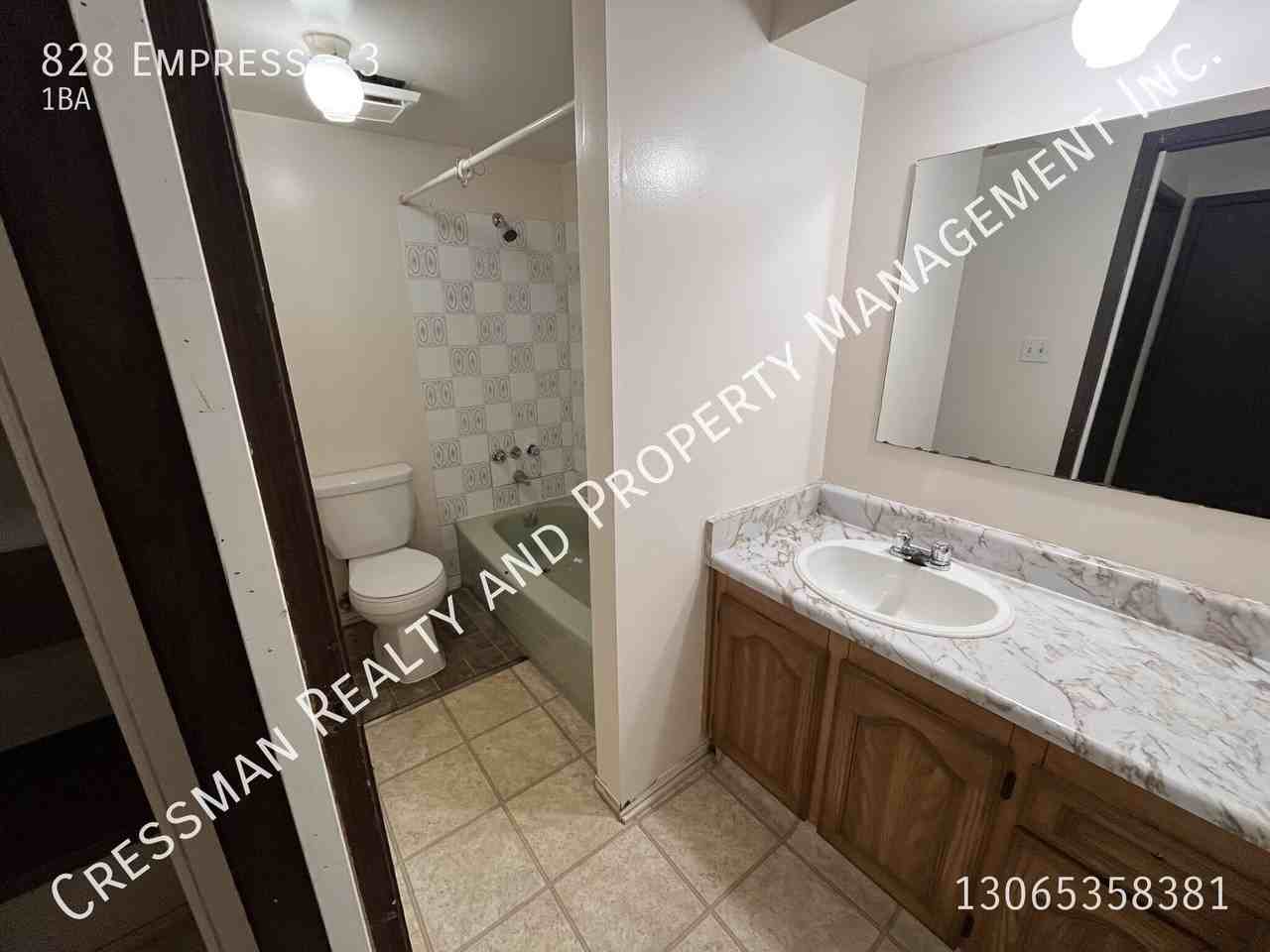 828 Empress St - Photo 3 of 11