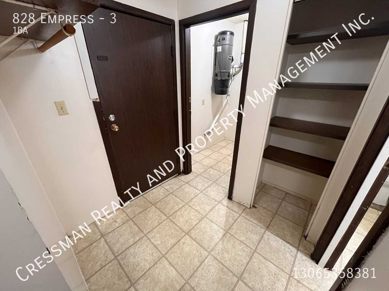 828 Empress St - Photo 5 of 11