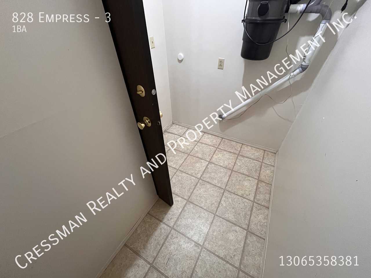 828 Empress St - Photo 6 of 11