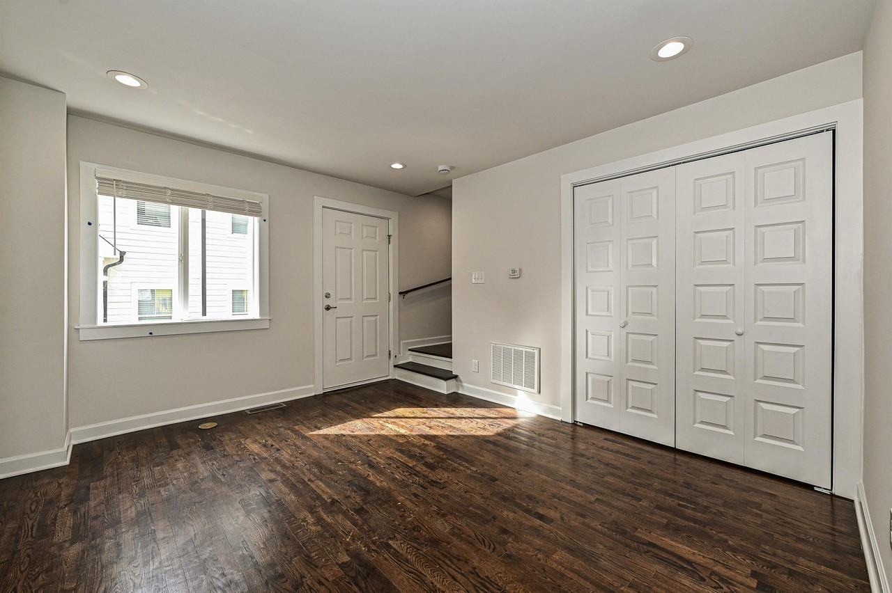 215 S Gardner Ave #4 - Photo 6 of 21