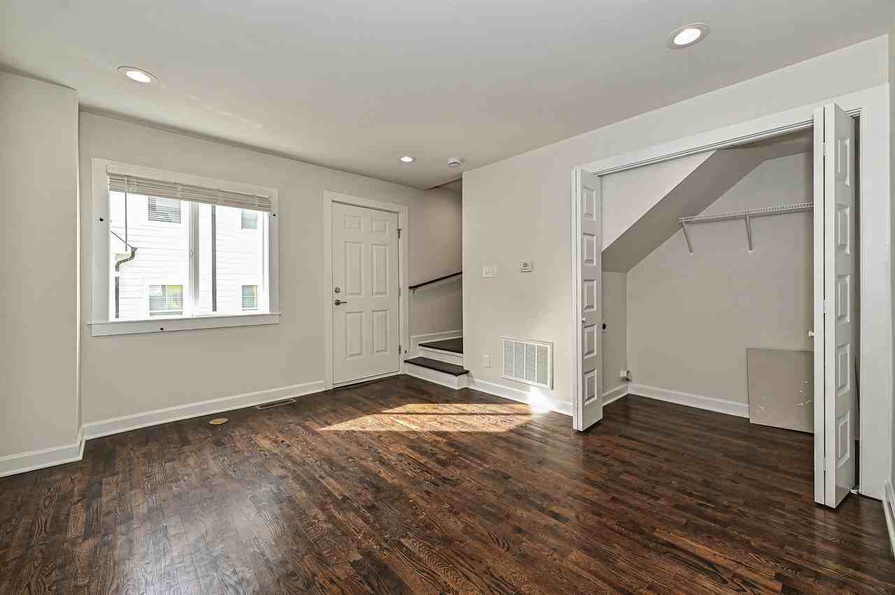 215 S Gardner Ave #4 - Photo 5 of 21