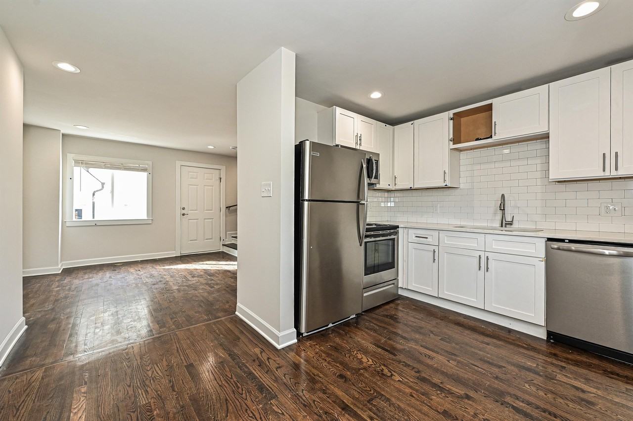 215 S Gardner Ave #4 - Photo 7 of 21