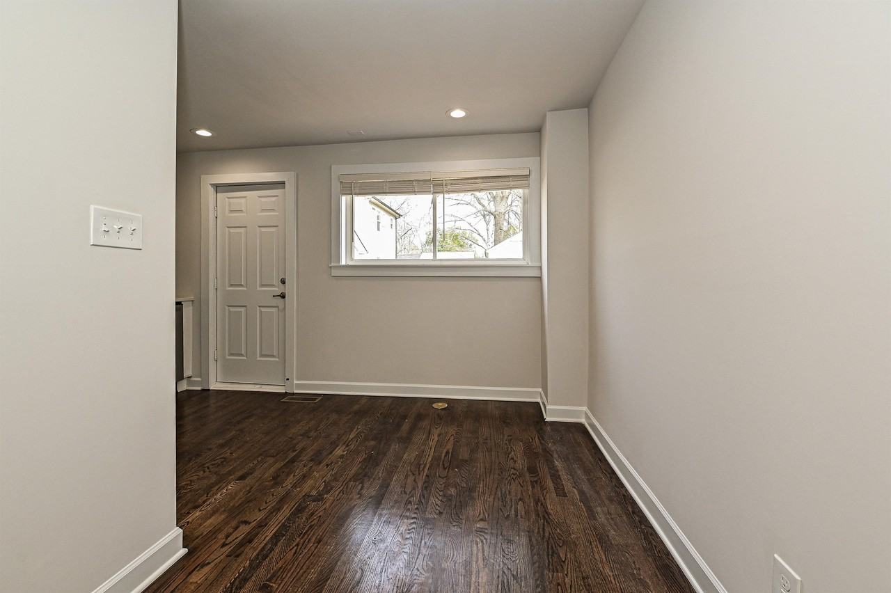 215 S Gardner Ave #4 - Photo 4 of 21