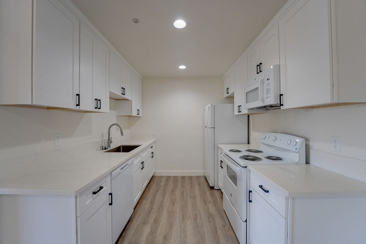 Sycamore Hills Village Apartments - Photo 6 of 37