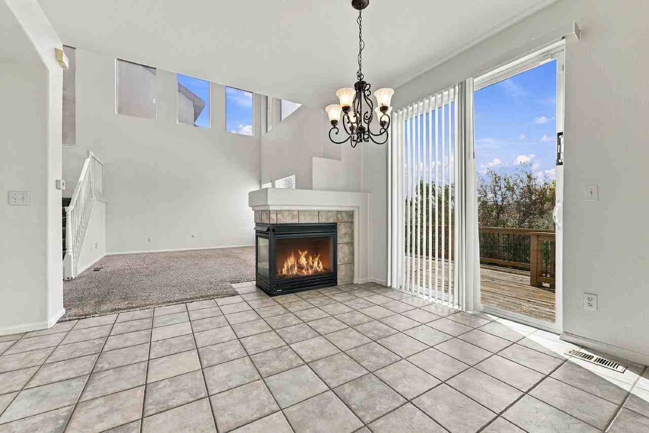 3235 Bentwood Pl - Photo 4 of 50