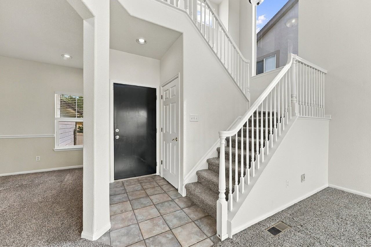 3235 Bentwood Pl - Photo 6 of 50