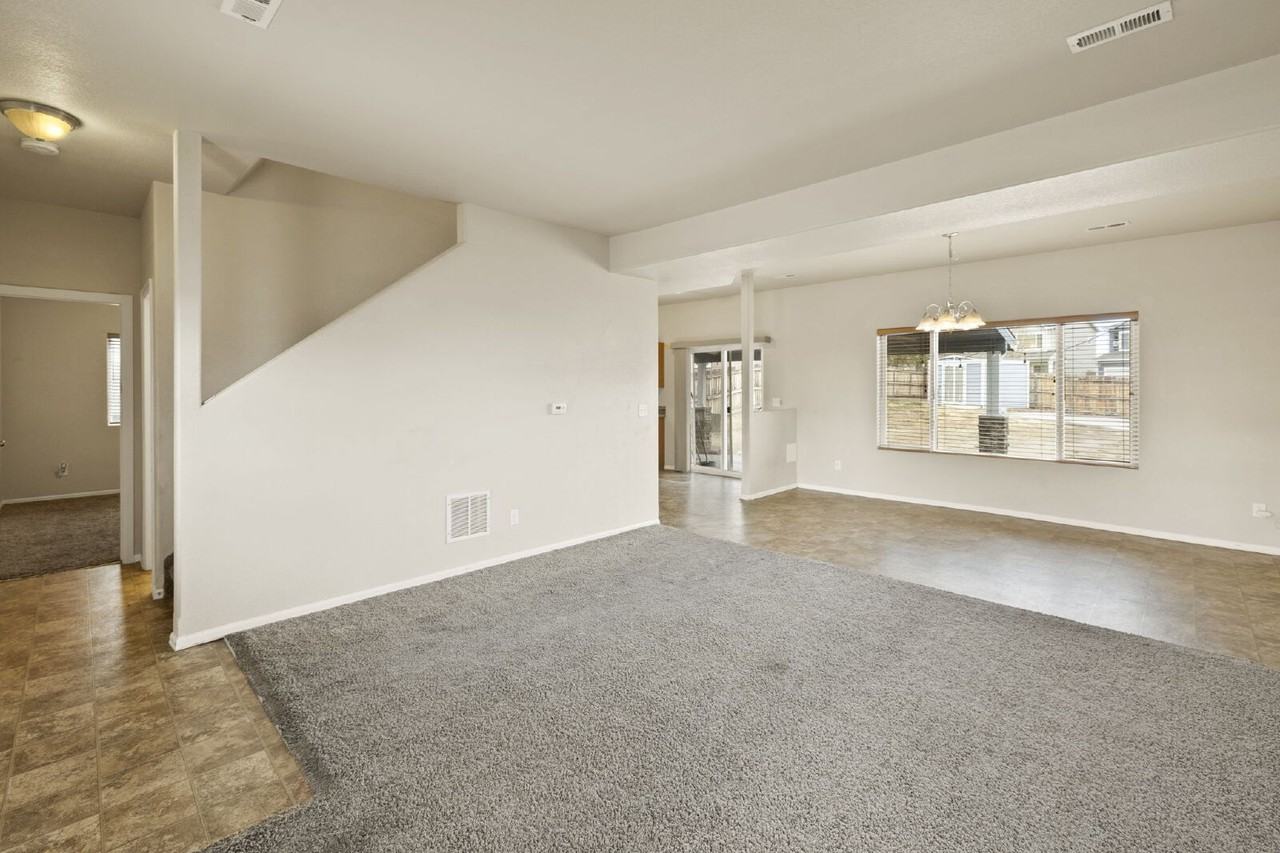 917 Silverqueen Rd - Photo 3 of 36