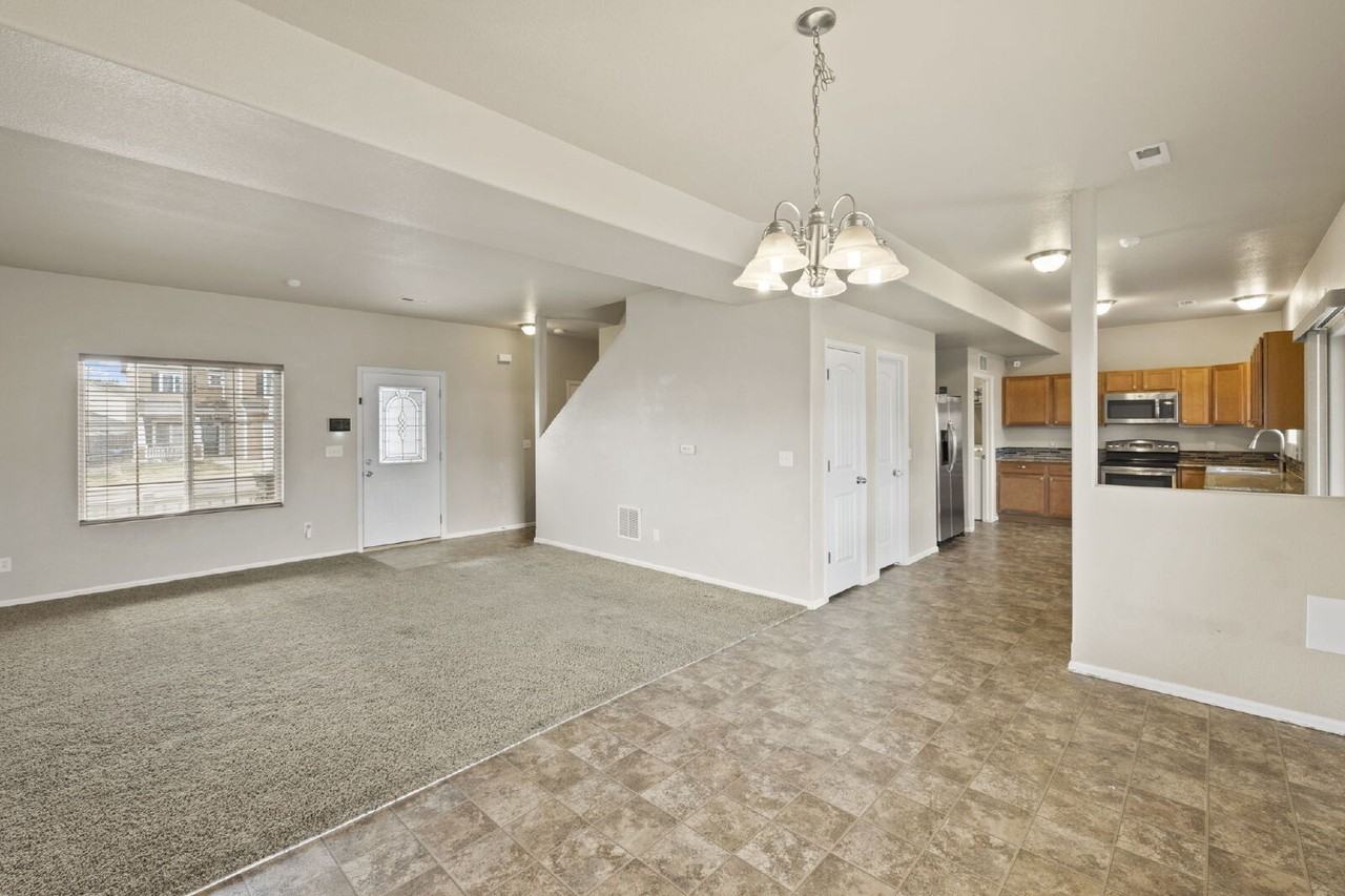 917 Silverqueen Rd - Photo 4 of 36