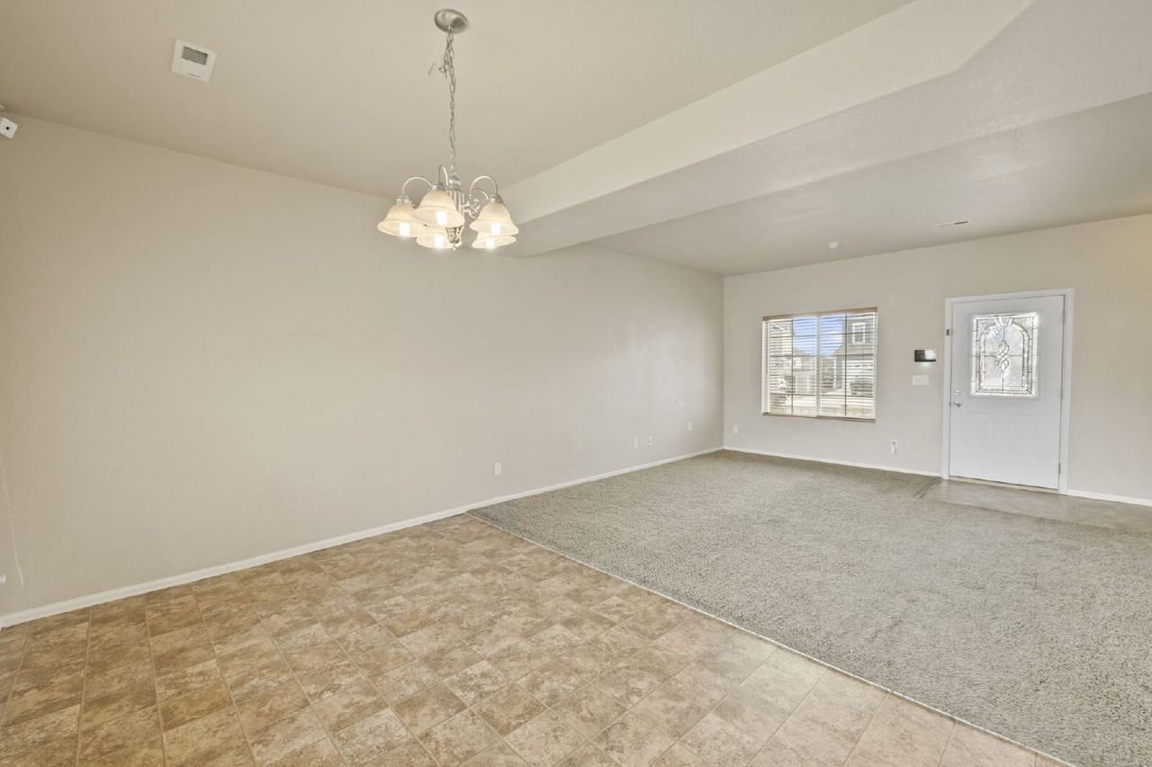 917 Silverqueen Rd - Photo 5 of 36