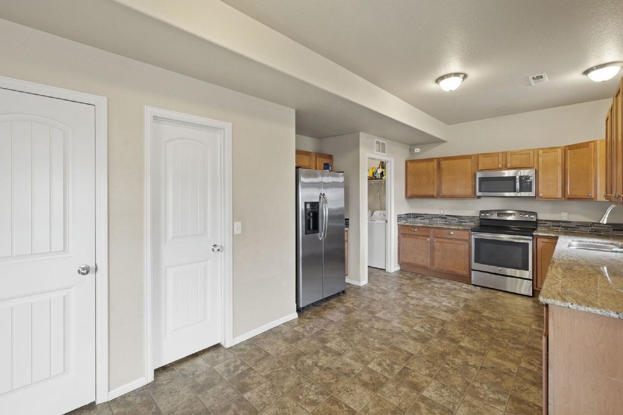 917 Silverqueen Rd - Photo 7 of 36