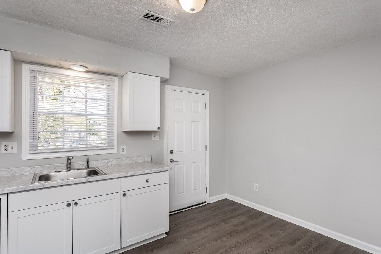 1112 S East St #1114 - Photo 4 of 9