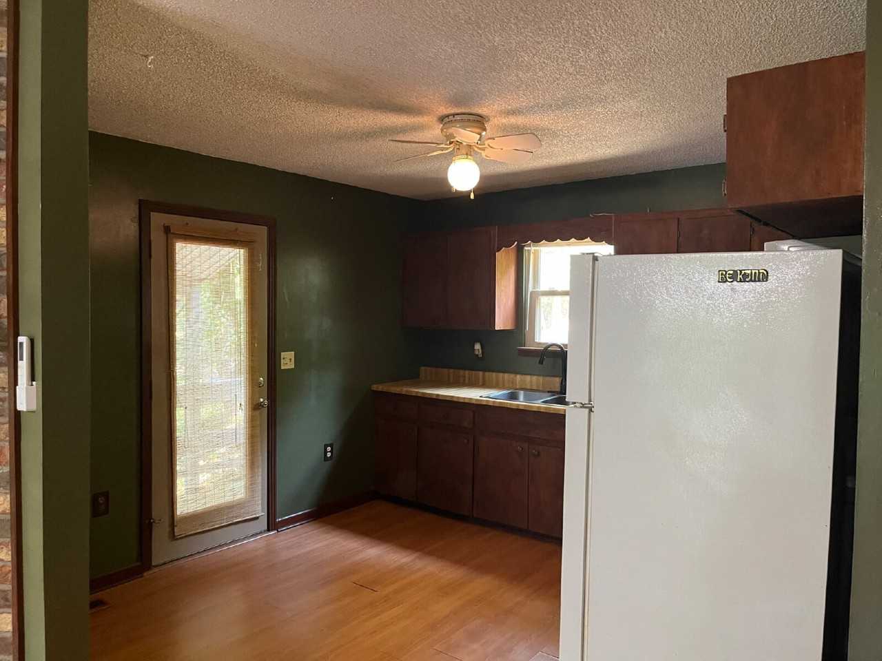11 Thomas Ln N - Photo 7 of 31