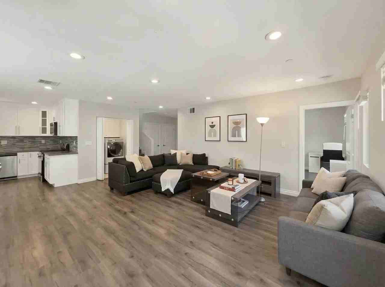 1334 W 37th Pl - Photo 2 of 7
