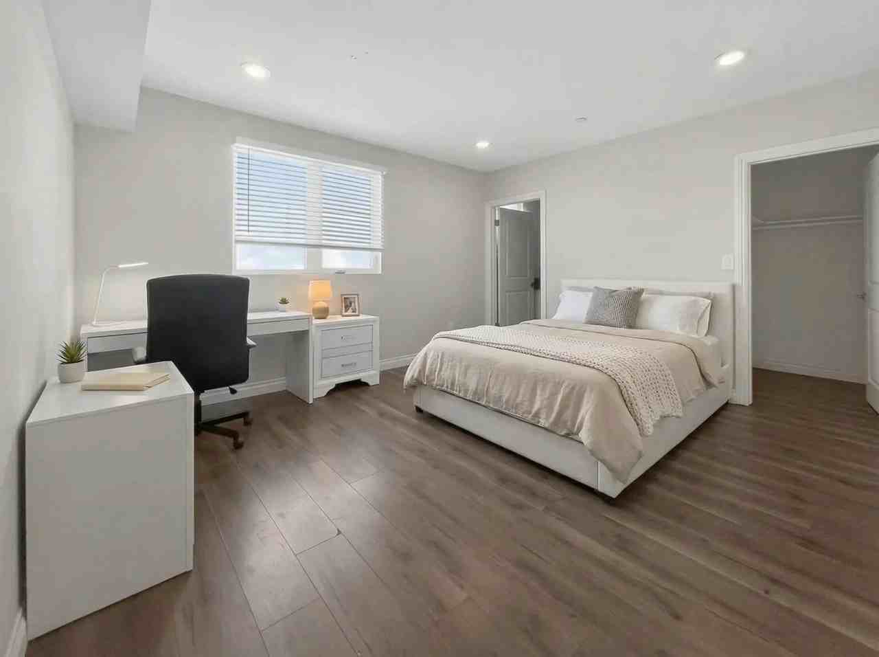 1334 W 37th Pl - Photo 3 of 7