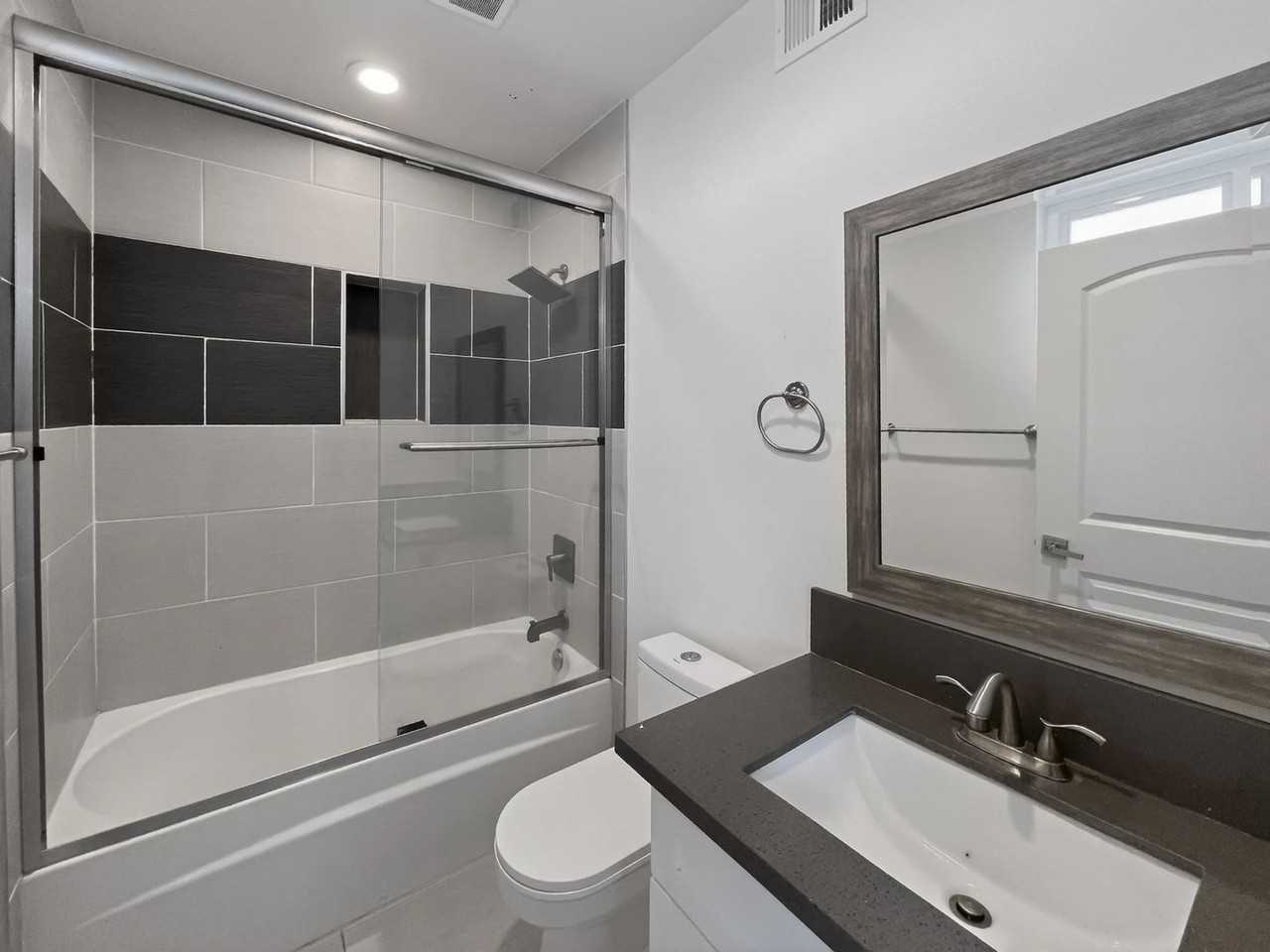 1334 W 37th Pl - Photo 5 of 7