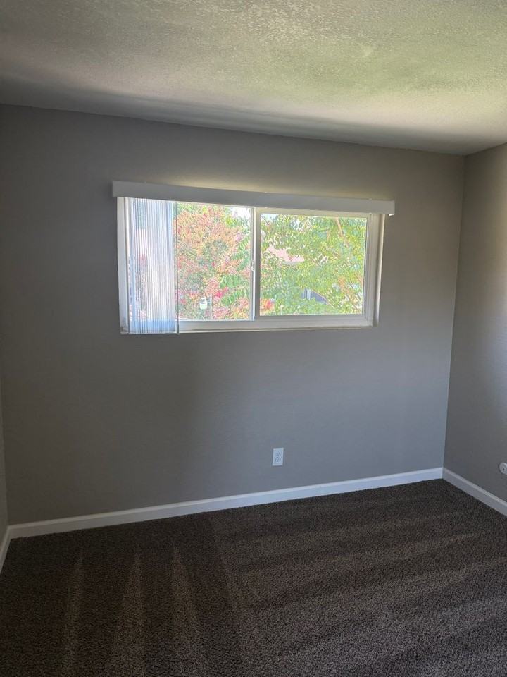 2080 W La Loma Drive - Photo 5 of 17