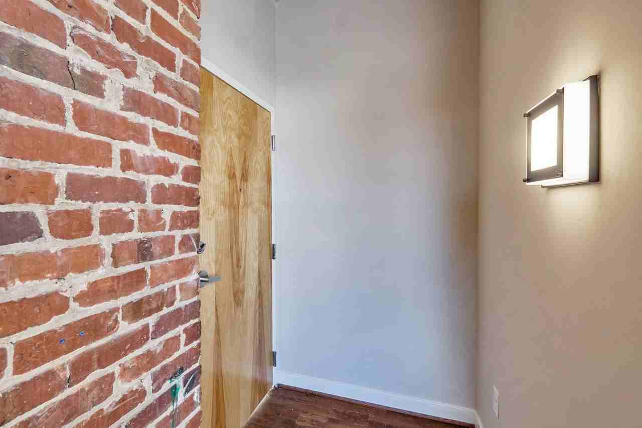 10 Walnut Aly #A304 - Photo 2 of 12