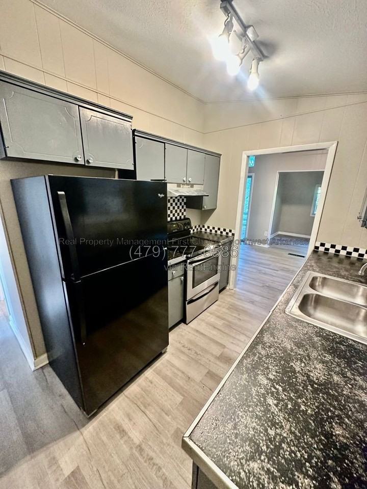 43 Grisham Dr - Photo 2 of 20