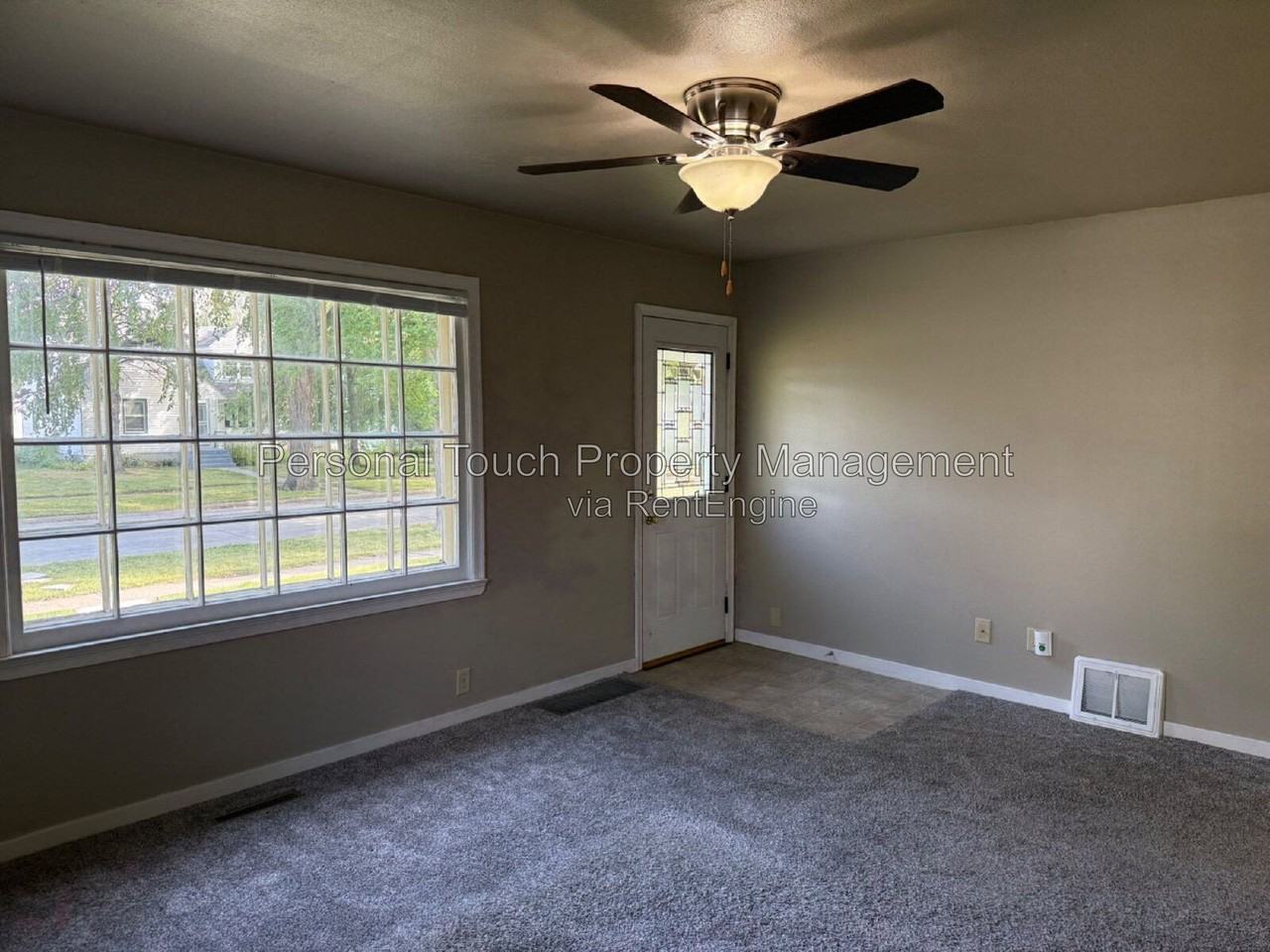 1522 7th St N - Photo 3 of 37