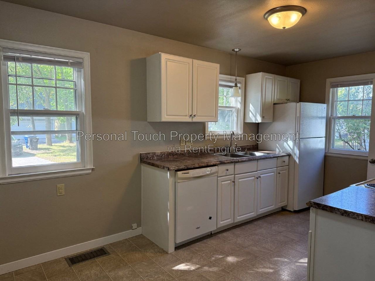 1522 7th St N - Photo 6 of 37