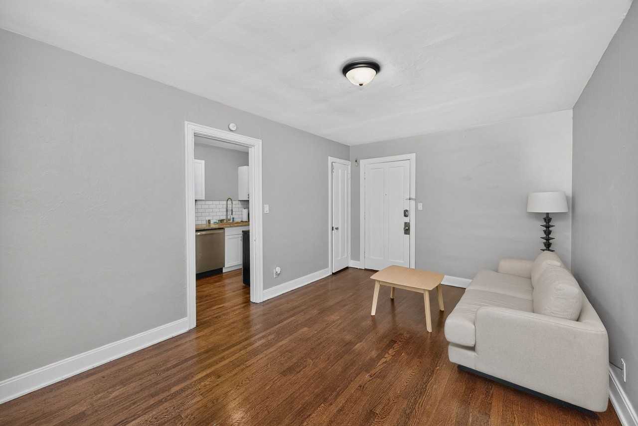 4300 Erie Ave - Photo 3 of 24