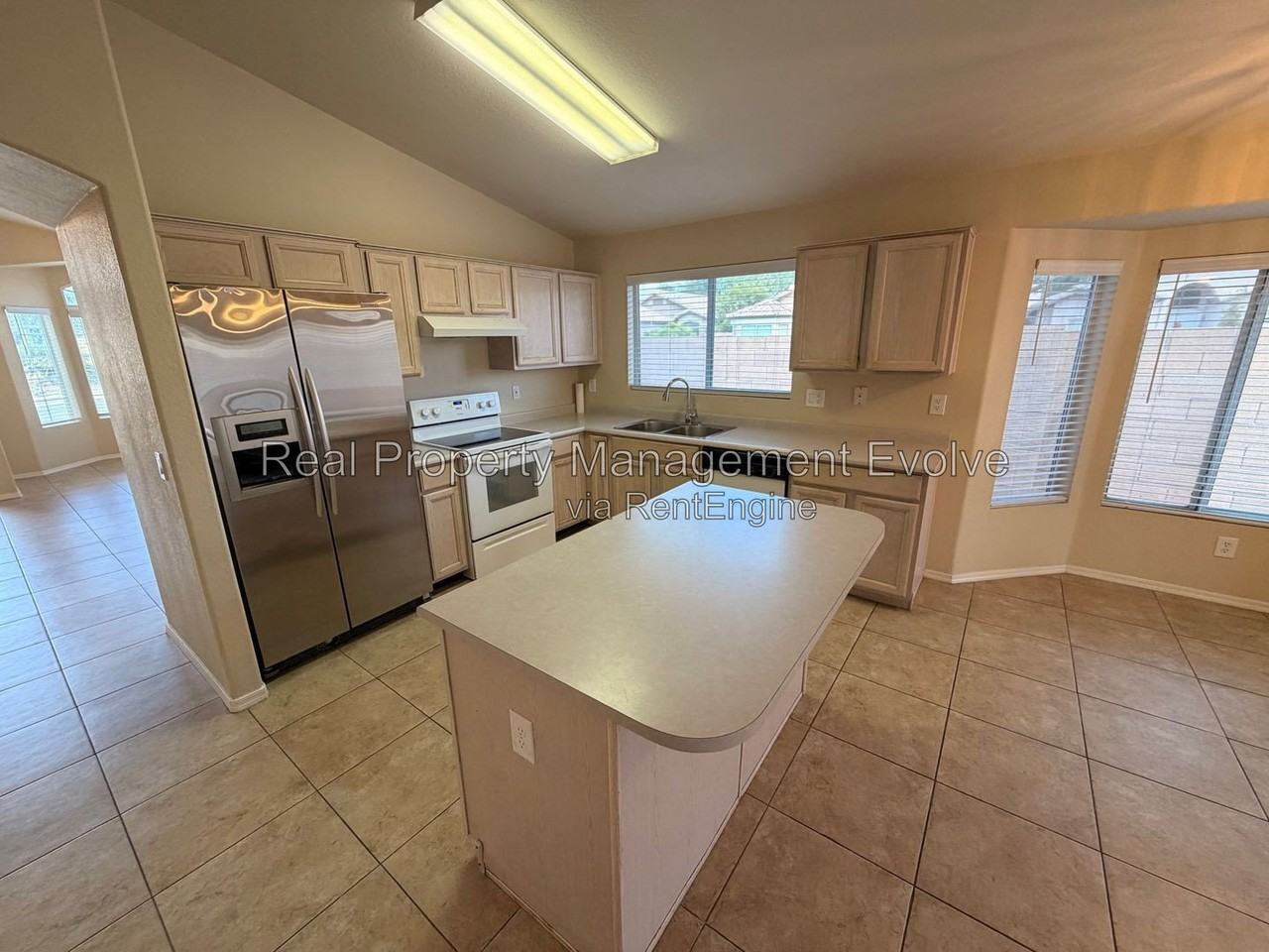2335 E Aire Libre Ave - Photo 2 of 15