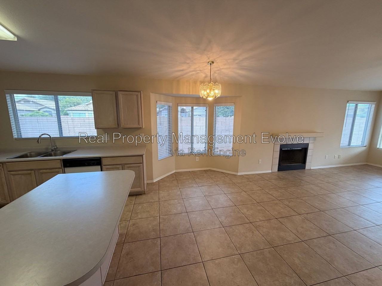 2335 E Aire Libre Ave - Photo 3 of 15