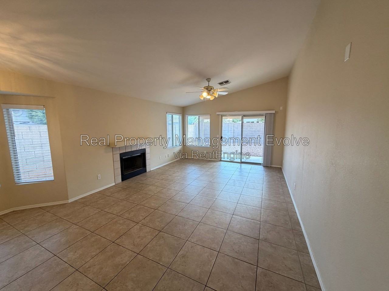 2335 E Aire Libre Ave - Photo 4 of 15