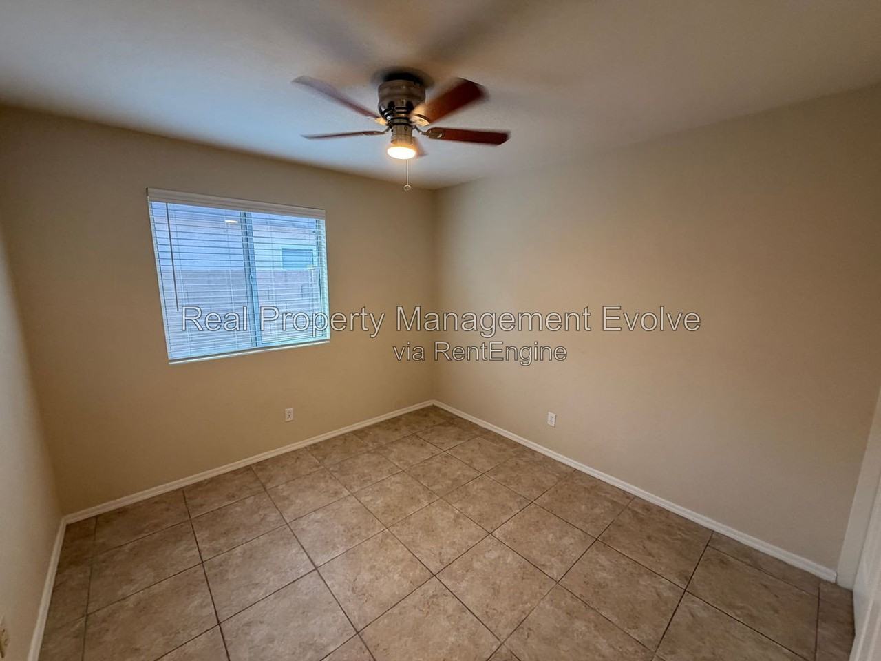 2335 E Aire Libre Ave - Photo 6 of 15