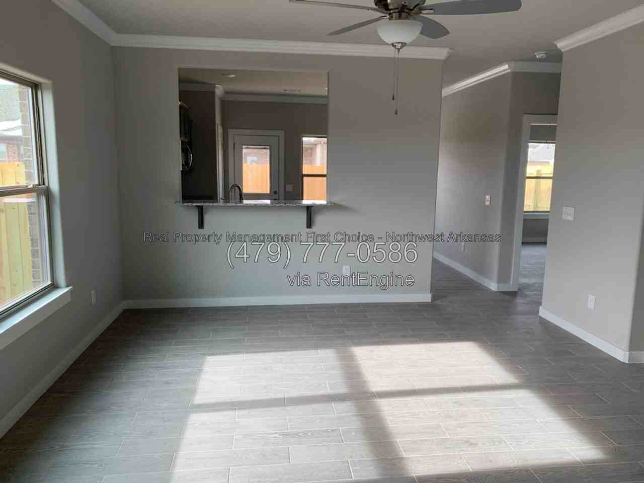 403 Red Robin St - Photo 4 of 12